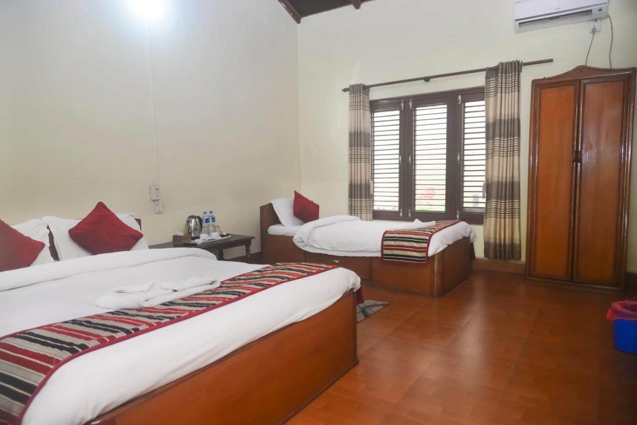 Unique Wild Resort Sauraha Exterior foto