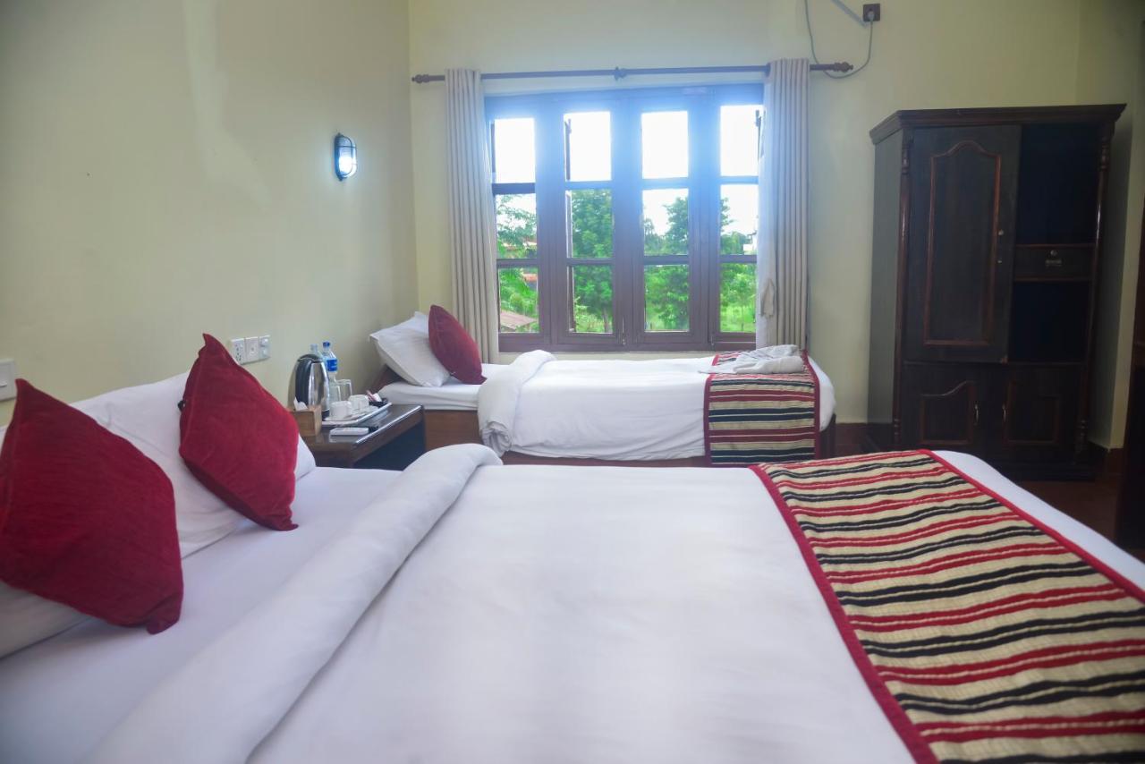Unique Wild Resort Sauraha Exterior foto
